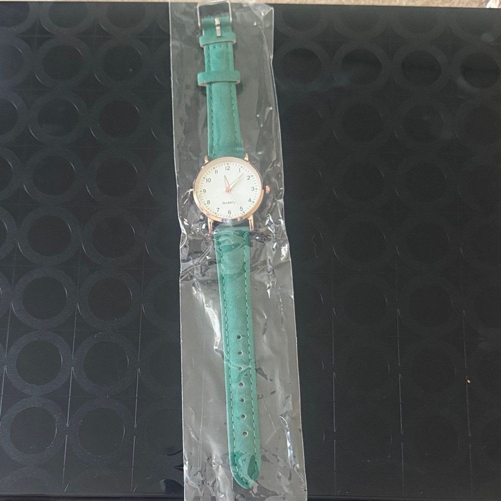 Elegant Green Women's Watch